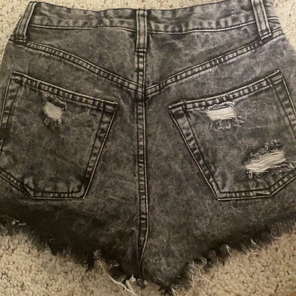 Cute Grey-washed Jean Shorts - Picture 2 of 2